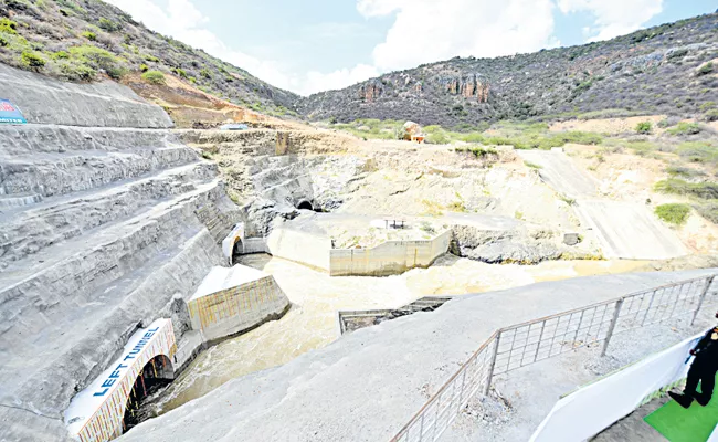 CM YS Jagan Inaugurated Avuku Second Tunnel - Sakshi