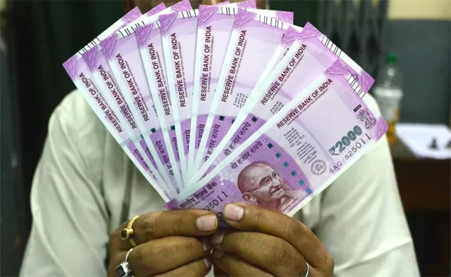 RBI Says Rs 9760 Crores Of Rs 2000 Notes Still With People - Sakshi