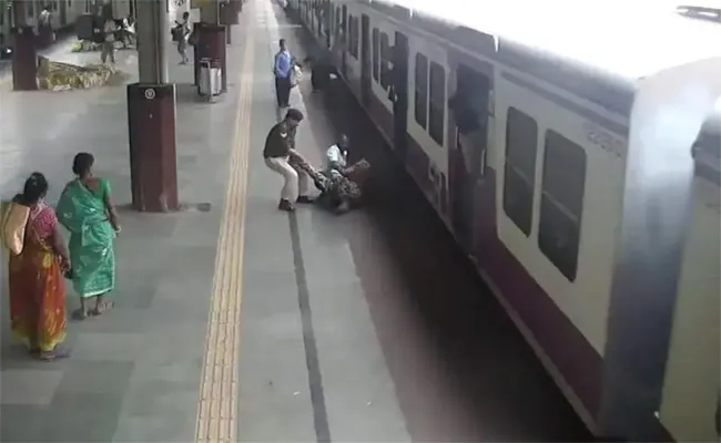 Bengal Woman Slipped While Boarding Train - Sakshi