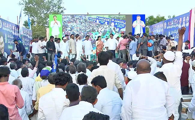 Ysrcp Samajika Sadhikara Bus Yatra In Kamalapuram Constituency - Sakshi