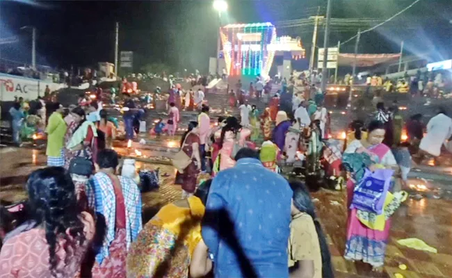 Devotees Offer Special Prayers At Shiva Temples In Ap - Sakshi