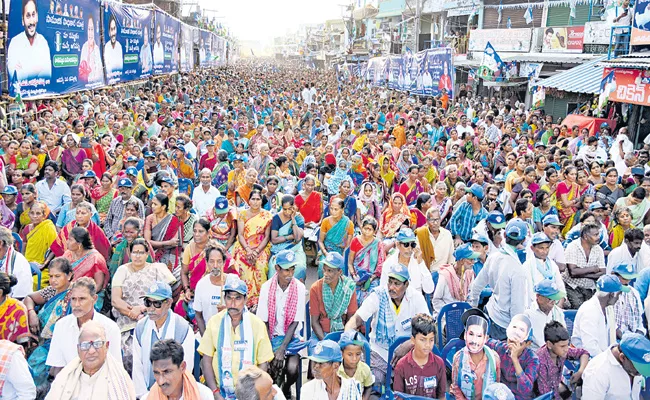 YSRCP Bus Yatra Huge Success At Pathapatnam - Sakshi