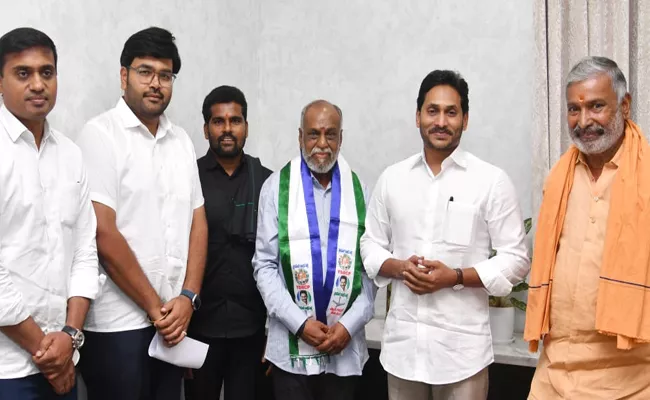 Palamaner TDP Key Leader Joined In YSRCP - Sakshi