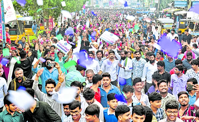 Students Huge Rally in Nellore For CM Jagan - Sakshi