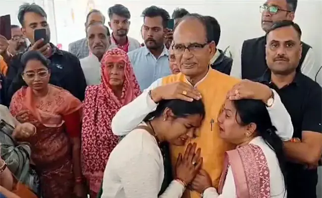 Shivraj Singh Chouhan Told his Emotional Women Supporters - Sakshi