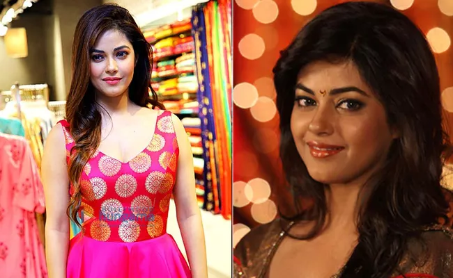 Meera Chopra Asking Movie Chance - Sakshi