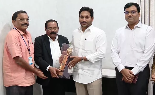 AP Energy Department Officials Meet CM YS Jagan - Sakshi