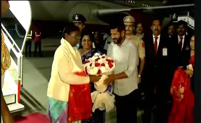 President Droupadi Murmu Reached Hyderabad - Sakshi