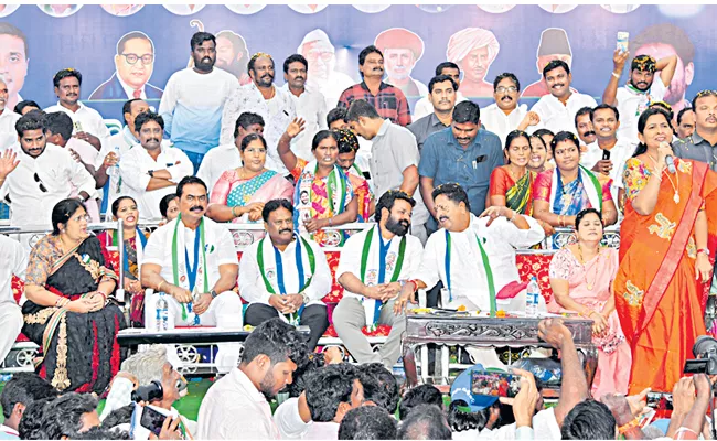 YSRCP Samajika Sadhikara Yatra in East Godavari District Devarapalli - Sakshi