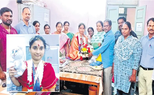 Gold medal Para Olympics To Secretariat employee - Sakshi