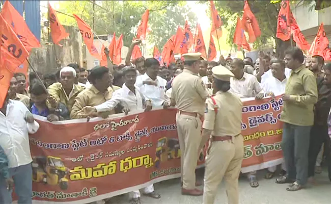 Auto Drivers Protest At Bus Bhavan Over Mahalaxmi Scheme - Sakshi