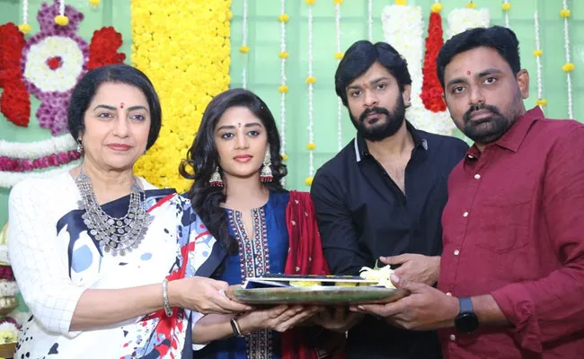 Suhasini Maniratnam Play Key Role In Mahathi Movie - Sakshi