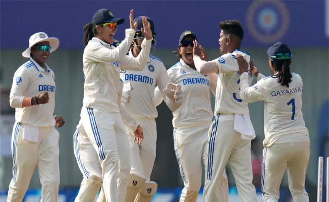 INDW VS AUSW Only Test: India 98 For 1 At Day 1 Stumps - Sakshi