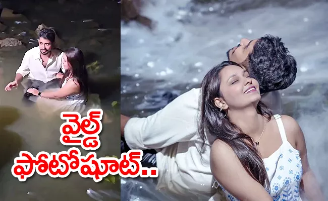 Snake Photobomb In Pre Wedding Shoot Thier Reaction Goes Viral - Sakshi