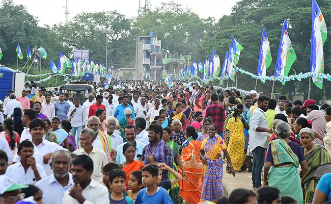 Ysrcp Samajika Sadhikara Yatra In Yemmiganur And Mandapeta Updates - Sakshi