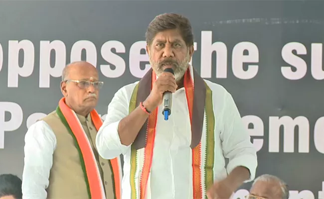 MPs suspension from Parliament: Telangana Congress Condemns BJP Act - Sakshi