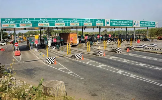 Nitin Gadkari Statement On TollGate Removal - Sakshi