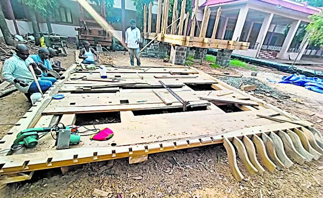 Making two chariots out of teak - Sakshi