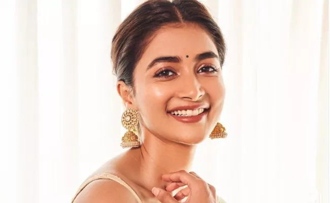 Pooja Hegde Gets Golden Chance in Kollywood - Sakshi