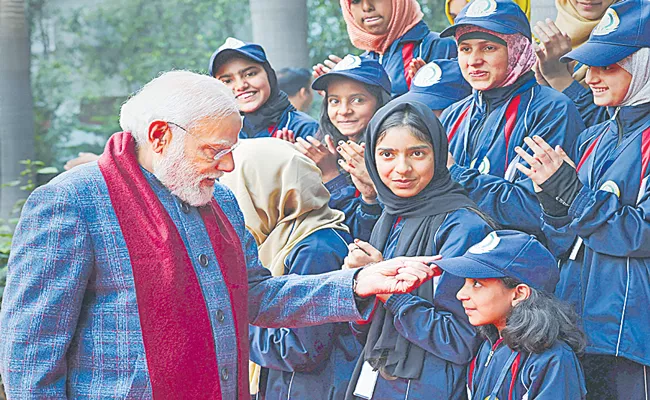 PM interacts with a delegation of students of Jammu kashmir - Sakshi