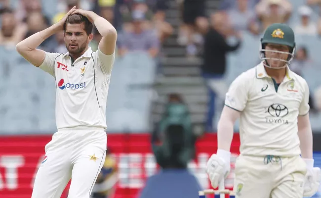 Aus Vs Pak 2nd Test Day1 Abdullah Drops Sitter Offered By Warner Rain Stops Play - Sakshi