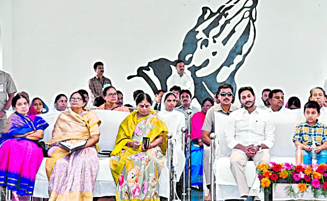 CM Jagan Christmas Celebrations In Pulivendula - Sakshi