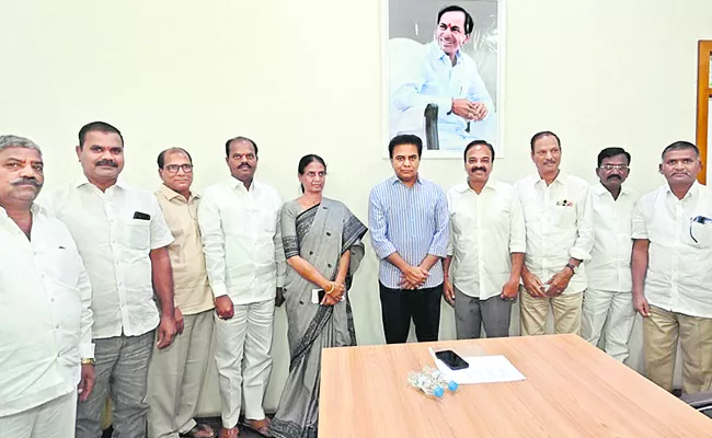 KTR met MLAs and former MLAs: Telangana - Sakshi