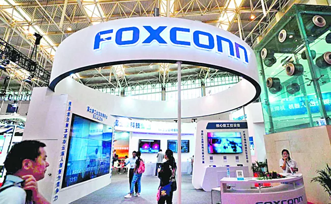 Apple supplier Foxconn officials call on CM Revanth Reddy in Hyderabad - Sakshi