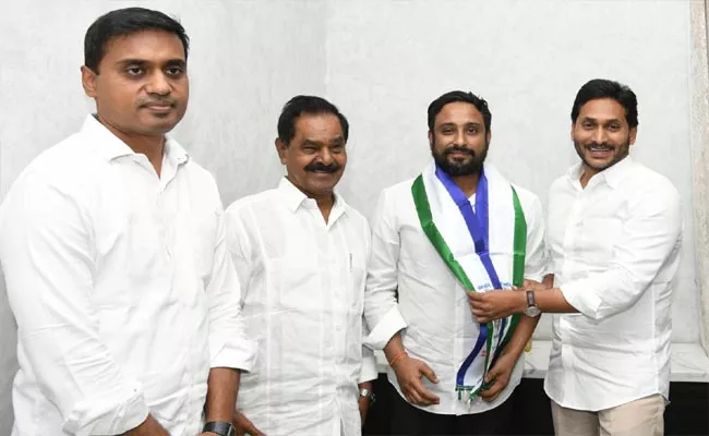 Cricketer Ambati Rayudu Joins YSRCP In CM Jagan Presence - Sakshi