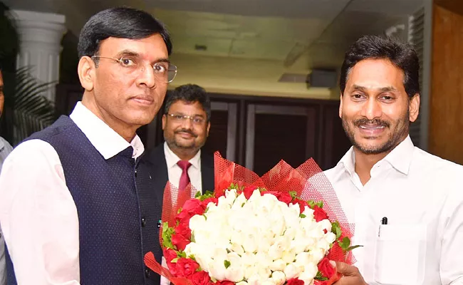 Central Health Minister Mansuk Met Ap Cm Jaganmohan Reddy - Sakshi