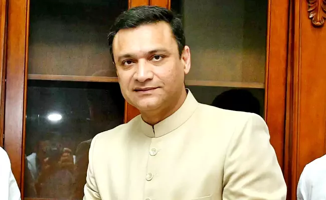 Akbaruddin Owaisi is all interested in majority - Sakshi