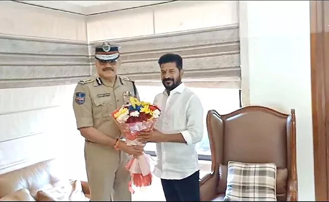 TS DGP Anjanni Kumar Meets TPCC Revanth Reddy - Sakshi