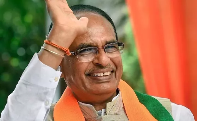 MP cm Shivraj Chouhan running towards bumper majority - Sakshi