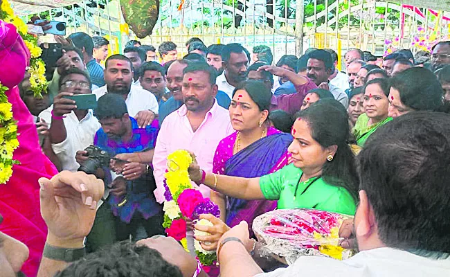 Kalvakuntla Kavitha Demands National Festival Status to Sammakka Saralamma Jathara  - Sakshi