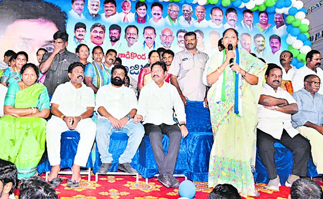 YSRCP Samajika Sadhikara Bus Yatra in Guntur District - Sakshi