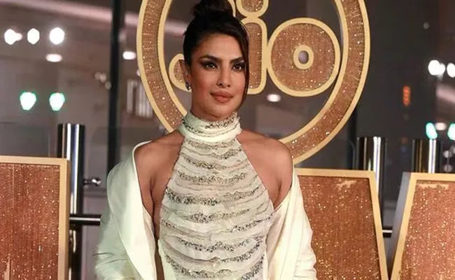 Bollywood Star Heroine Priyanka Chopra Deep Fake Video Goes Viral - Sakshi