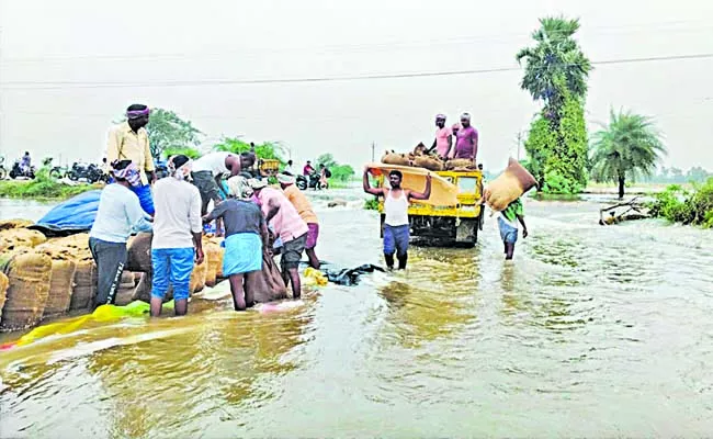 Continued rains in coastal districts - Sakshi