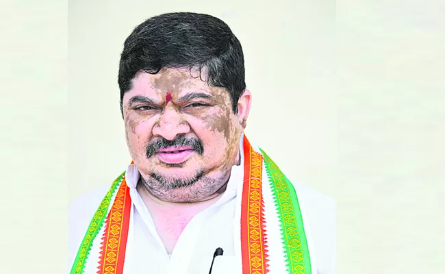 Minister Ponnam Prabhakar met Suravaram Sudhakar Reddy - Sakshi