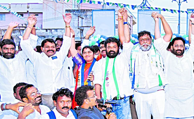 YSRCP Samajika Sadhikara Bus Yatra  in Anantapur District - Sakshi