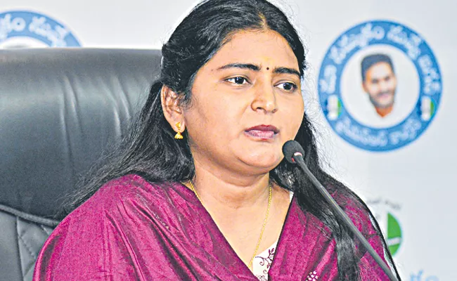 SRCP MLA Jonnalagadda Padmavathy fires on Yellow Media - Sakshi