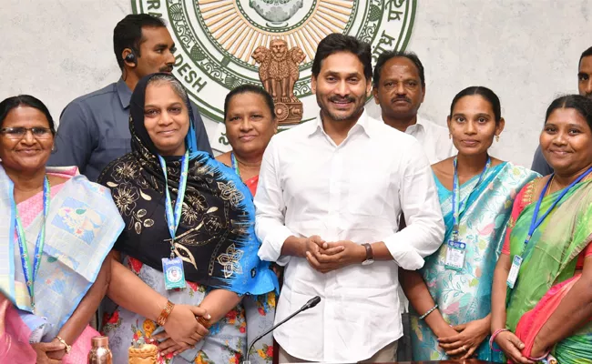 CM YS Jagan Released Jagananna Thodu Scheme Funds - Sakshi