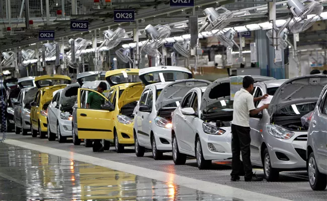 Passenger Vehicle Wholesales Rise 4percent To 286,390 Units In December - Sakshi