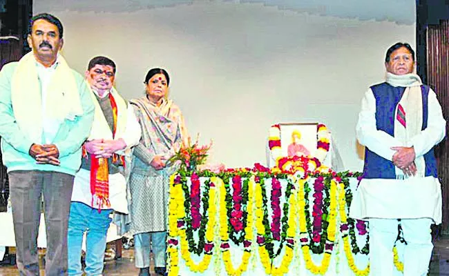 Swami Vivekananda Jayanti Celebrations At Delhi Telangana Bhavan - Sakshi