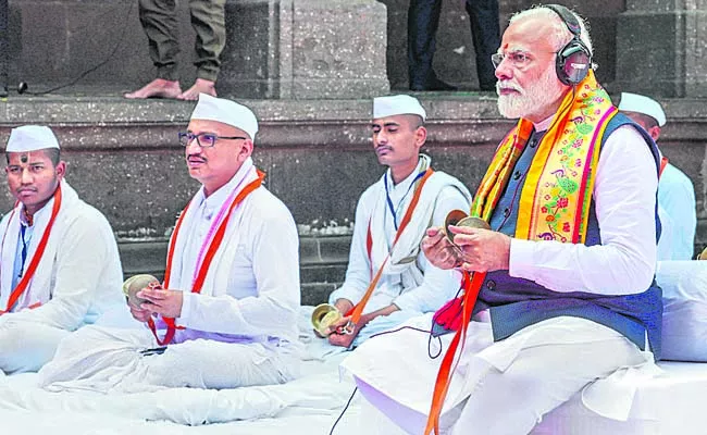 We have to set new challenges for ourselves: PM Modi inaugurates National Youth Festival in Nashik - Sakshi