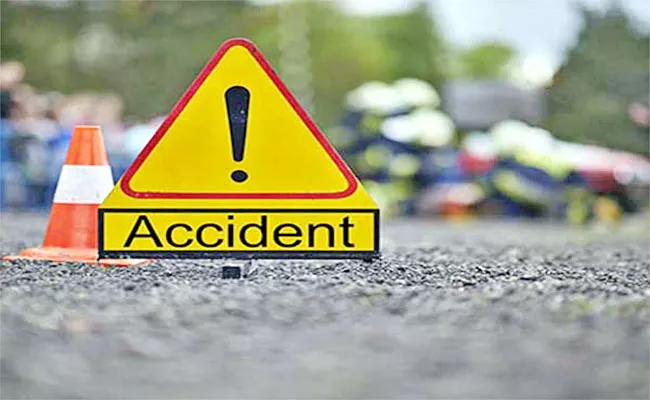 Car Accident In Siddipet Youth Dies  - Sakshi