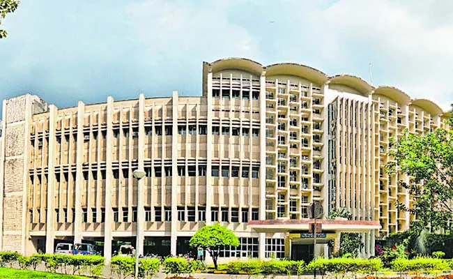 Under 300 seat in Mumbai IIT - Sakshi