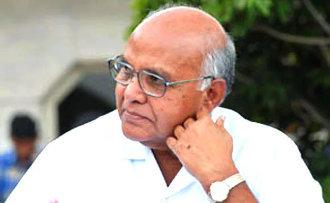 Kommineni Srinivasa Rao Comments On Eenadu Ramoji - Sakshi