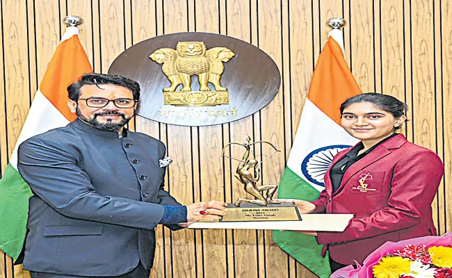 Esha Singh Receives Arjuna Award - Sakshi