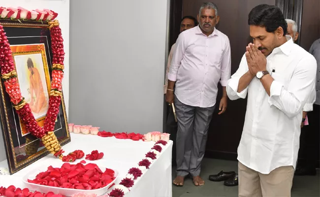 CM YS Jagan Floral Tribute To Yogi Vemana 2024 Jayanti - Sakshi