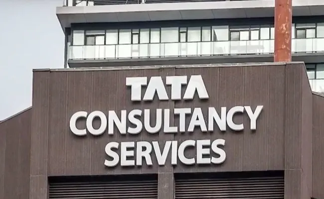 Maharashtra Labour Department Issues a Notice to TCS - Sakshi